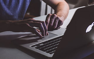 你说有意思不？曼联没有参加欧冠，欧冠赛场却满眼都是曼联球员！